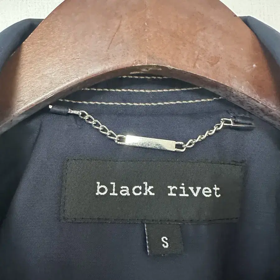 black rivet 트렌치코트