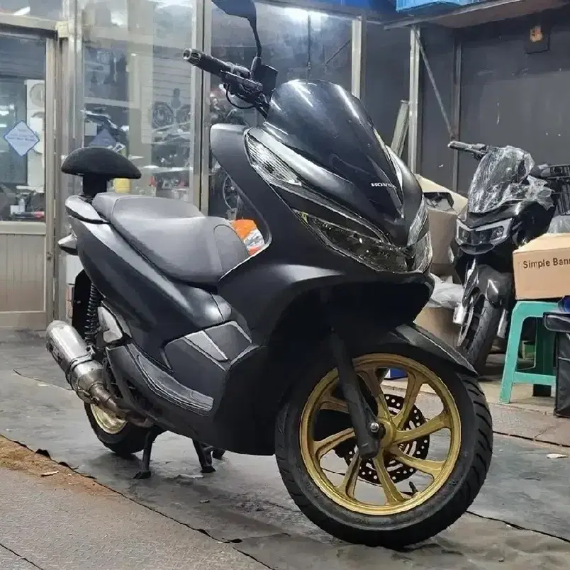 pcx150(20년식) 판매합니다. 요시무라정품! 구변완료