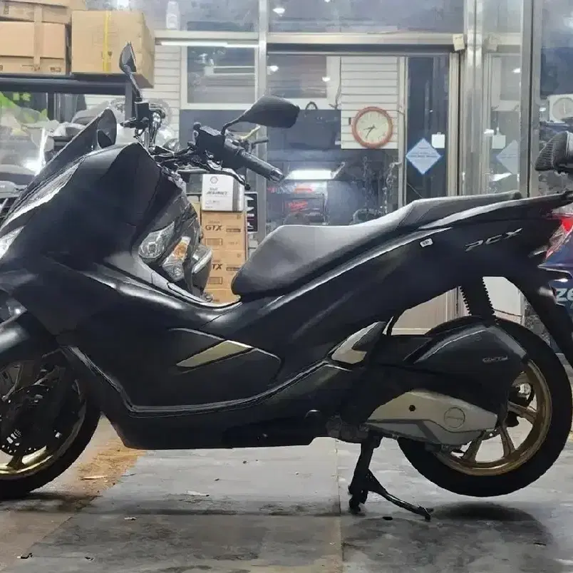 pcx150(20년식) 판매합니다. 요시무라정품! 구변완료