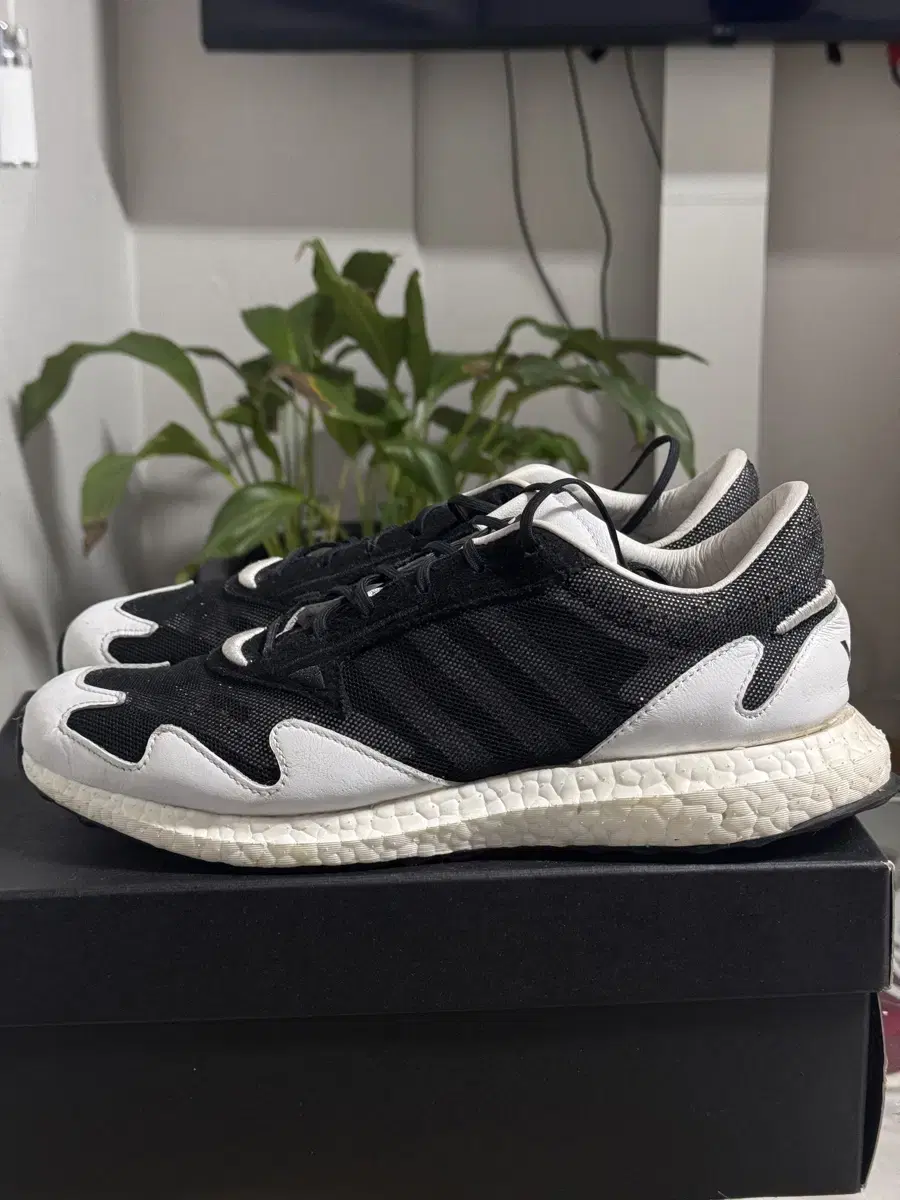 Y-3 리수런 블랙 화이트 275