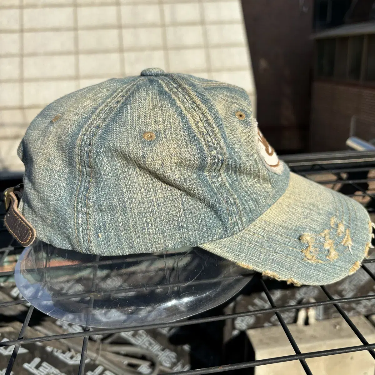 Von Dutch 본더치 데미지 디테일 데님 볼캡