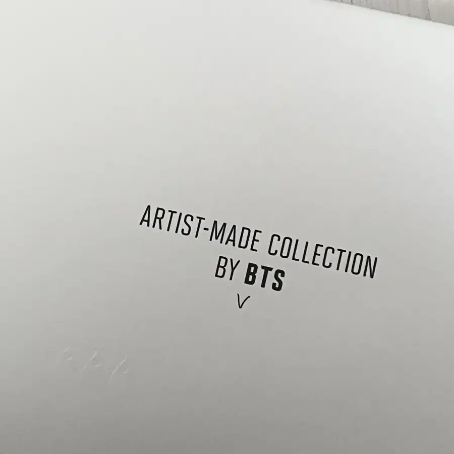 방탄소년단 artist made collection 뷔 뱃지 판매해요