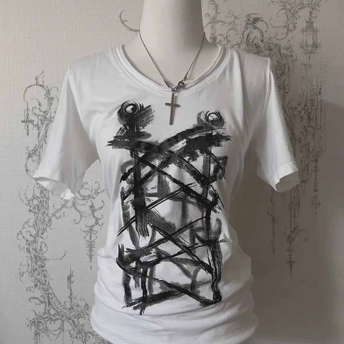 grunge graphic t