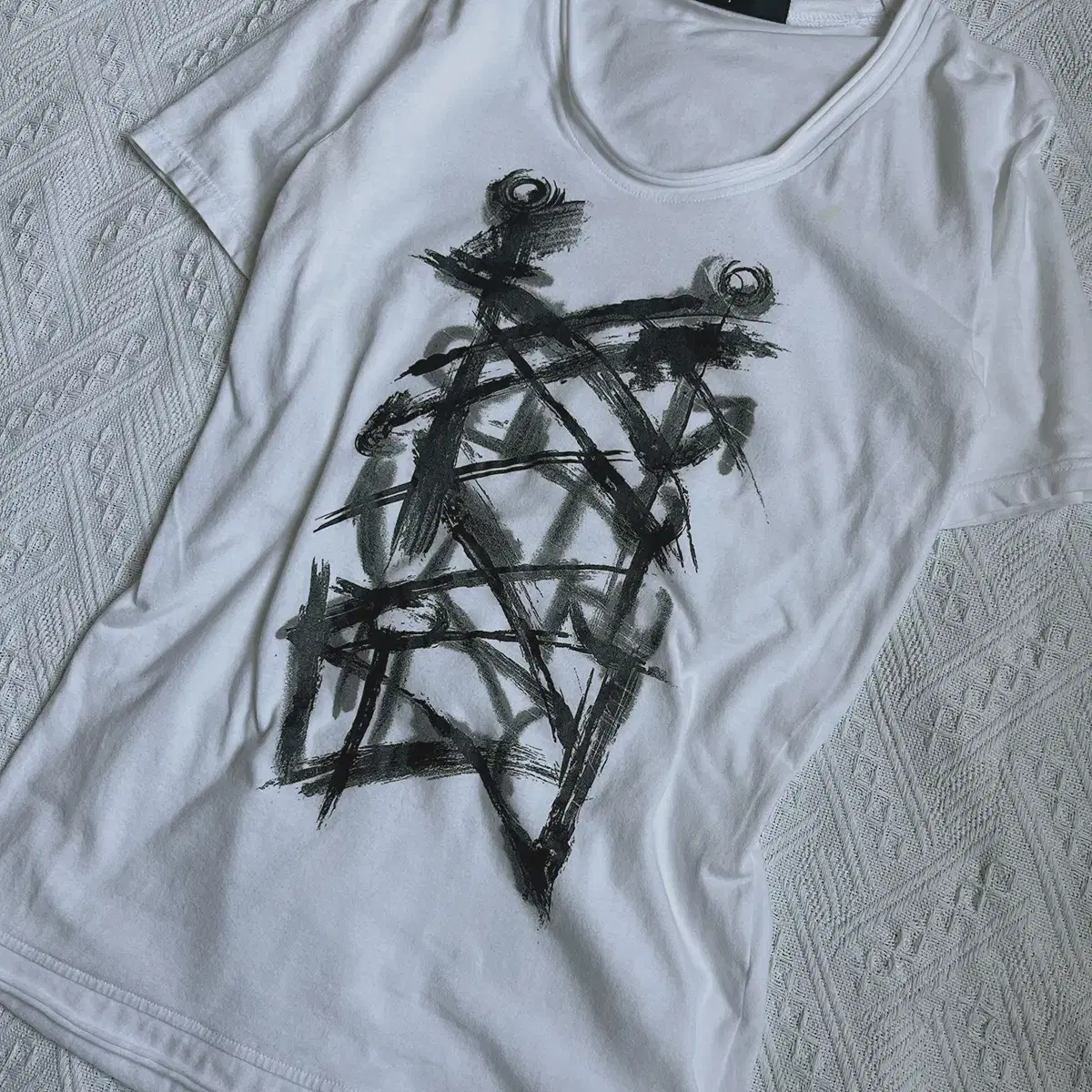 grunge graphic t