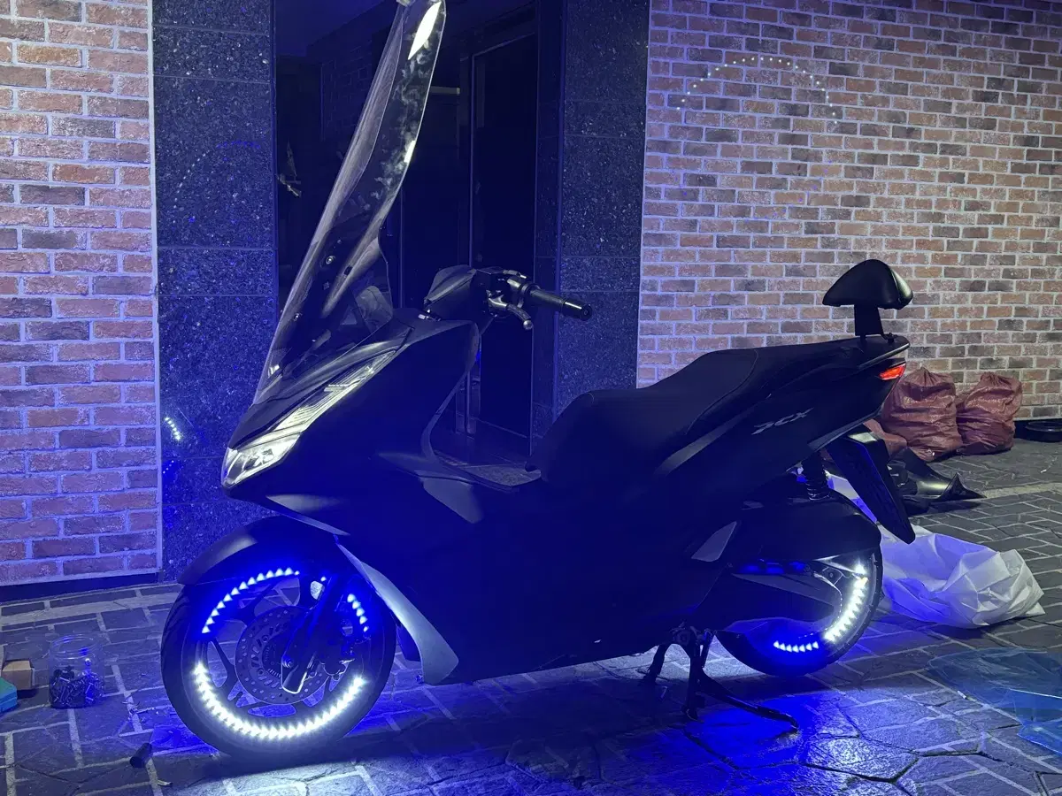 PCX 21년식