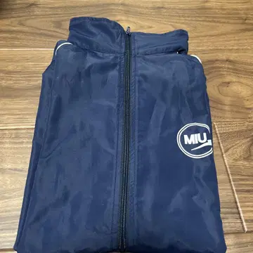 MIU404 2020버 점퍼 극중 착용