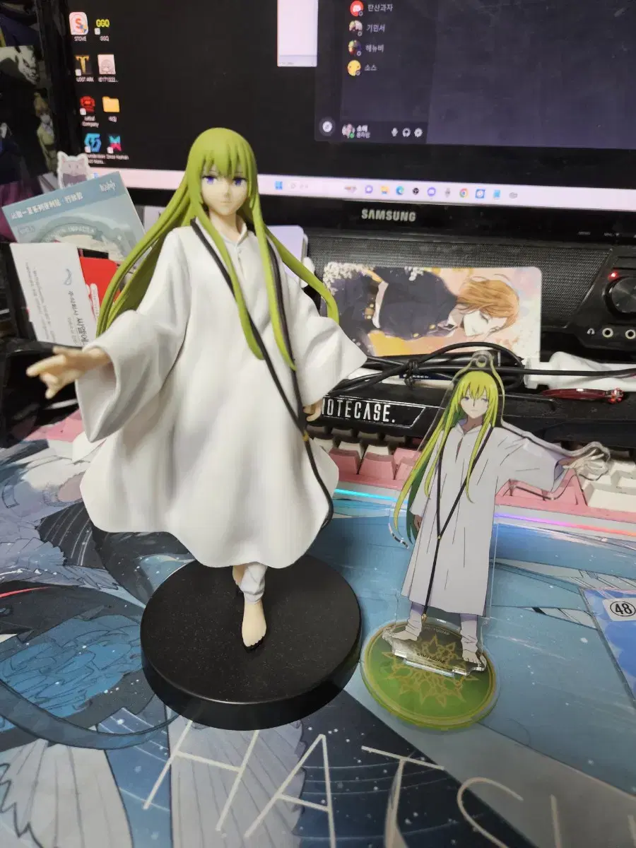 Bulk sale of Fei's Elquido (Kingu) figure, acrylic stand, and keyring set