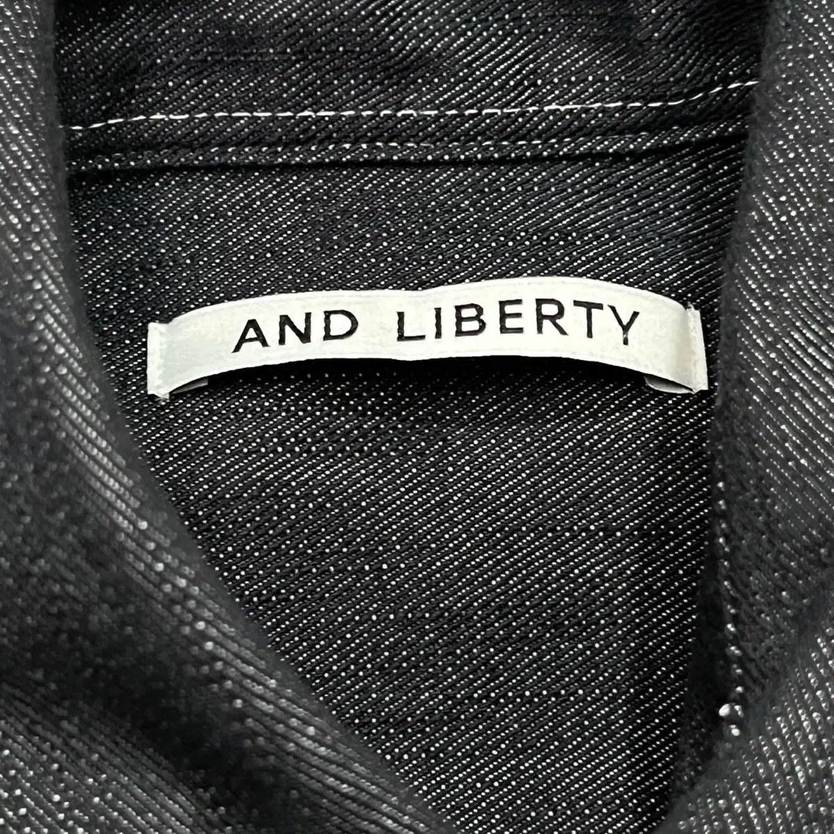 [100] and liberty 크롭셔츠