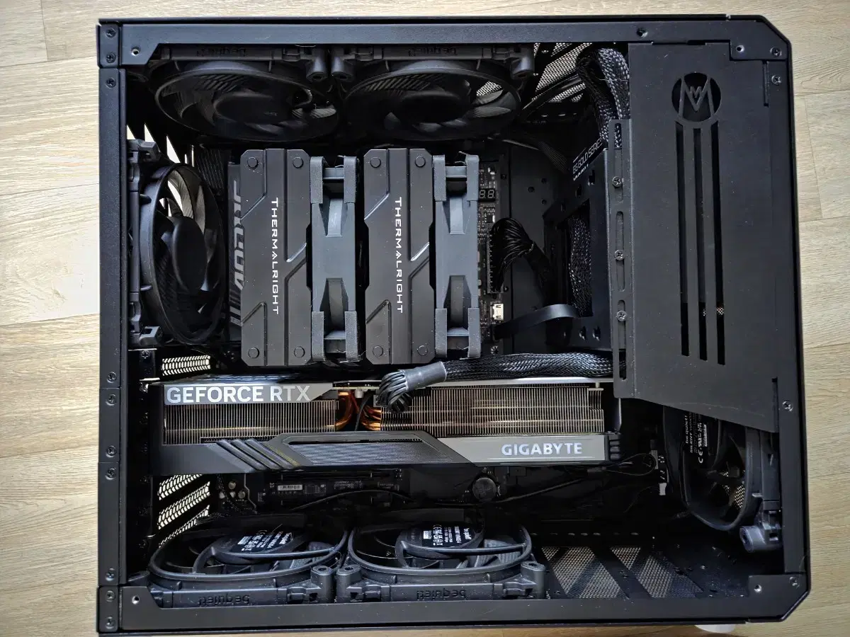 9700x 4070 풀알루 본체