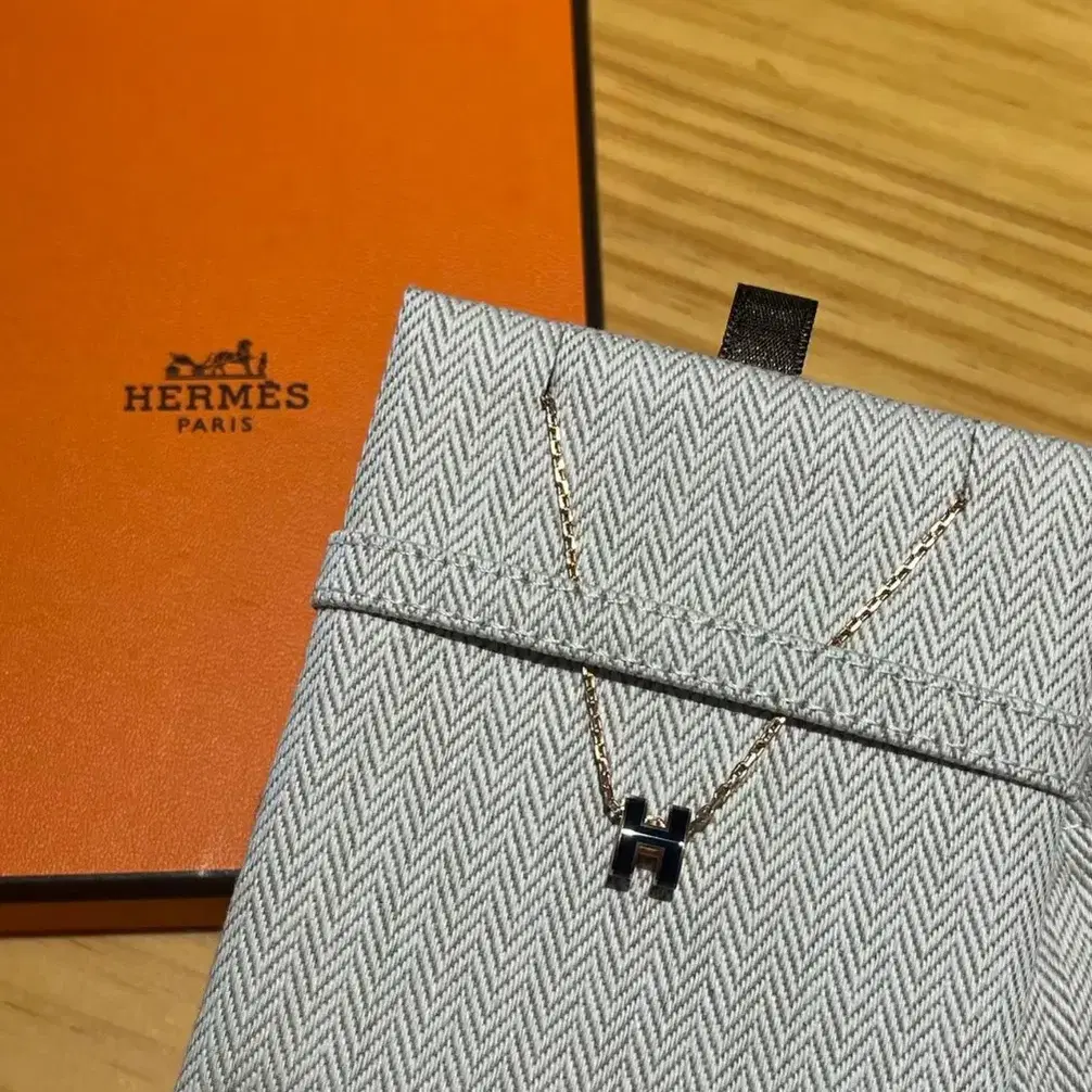 Hermes 에르메스   블랙H   목걸이  펜던트