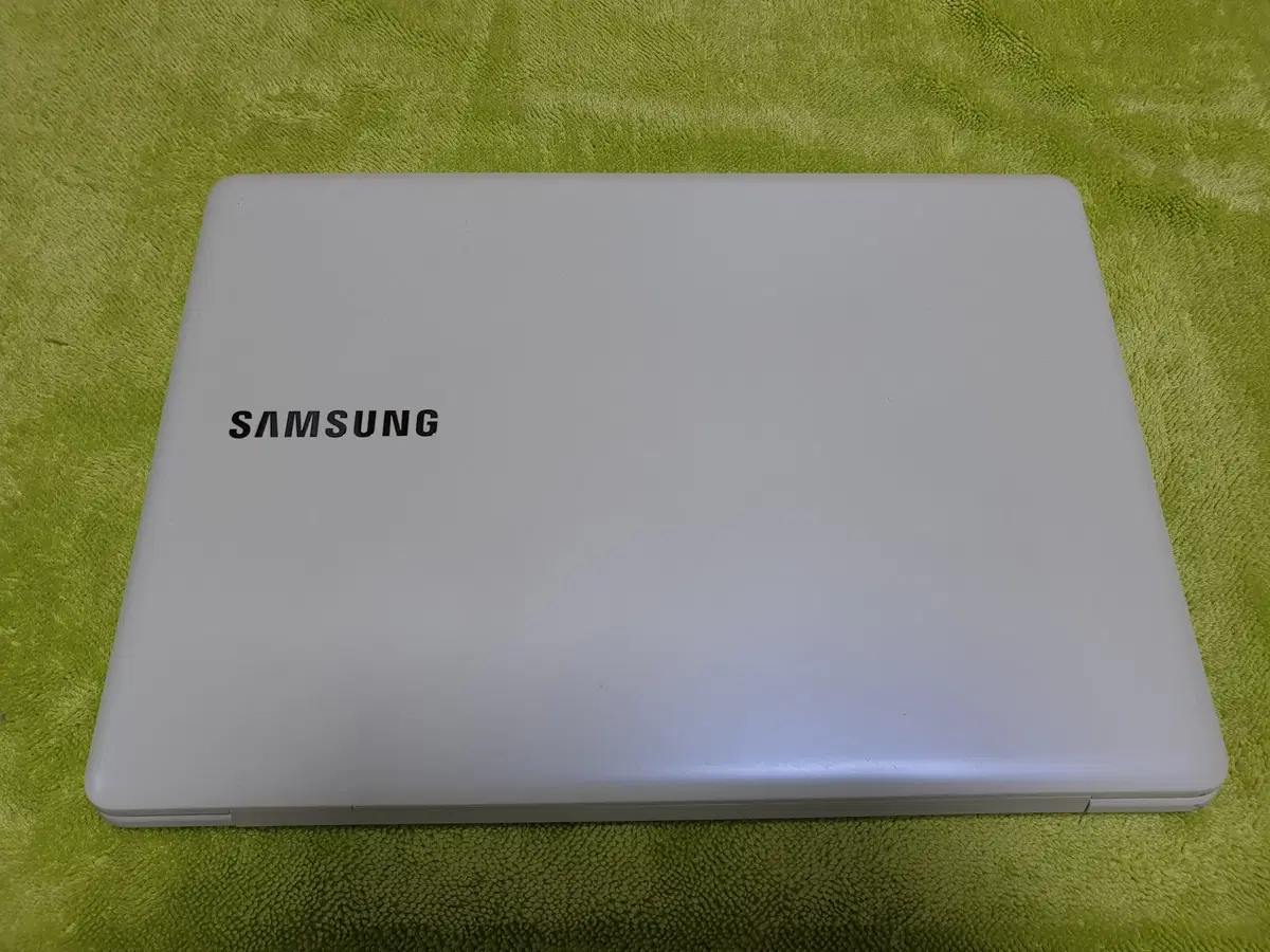 Notebook/Samsung NT500R3W/i3 7100/RAM 8GB/Hard drive M2 256GB