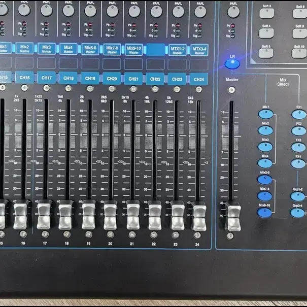 [ALLEN & HEATH] 알렌헤스 Qu-24 중고 디지털믹서