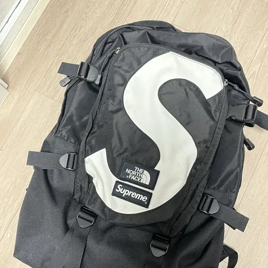 슈프림 노스페이스 s로고 백팩