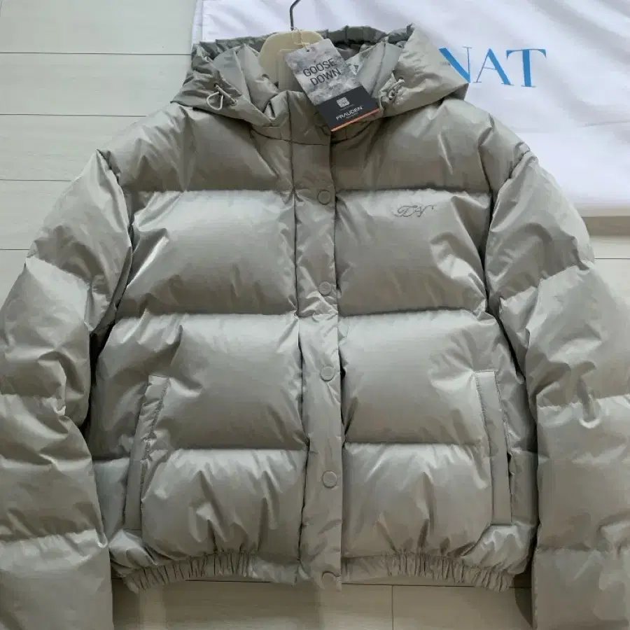 타낫 머디 푸퍼 자켓 실버 Muddy puffer jacket