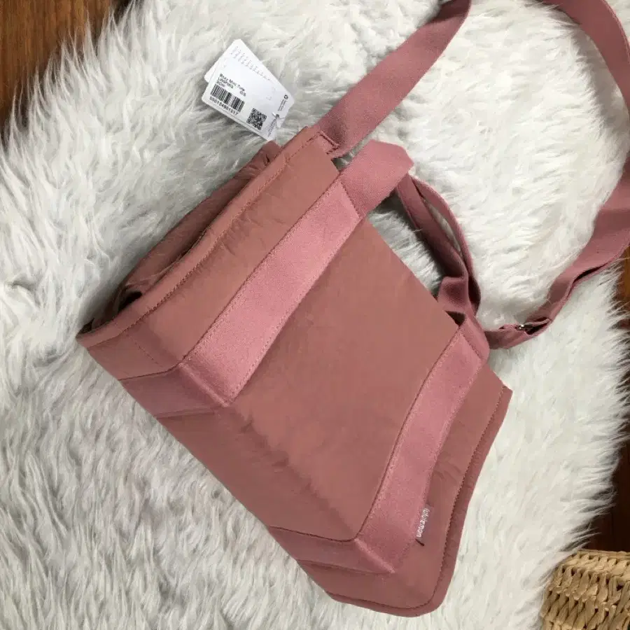 (새상품)룰루레몬 미니토트백 Boxy Mini Tote Bag