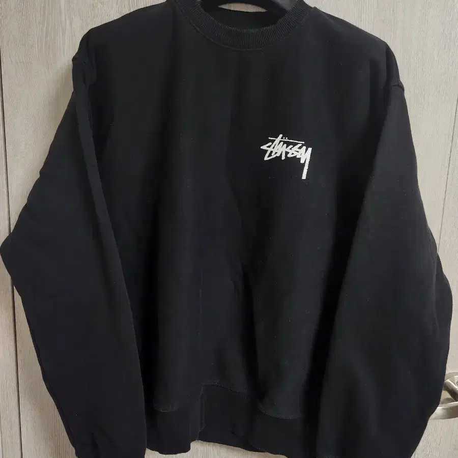 Stussy Classic Dot Crew Black 스투시 로고 맨투맨