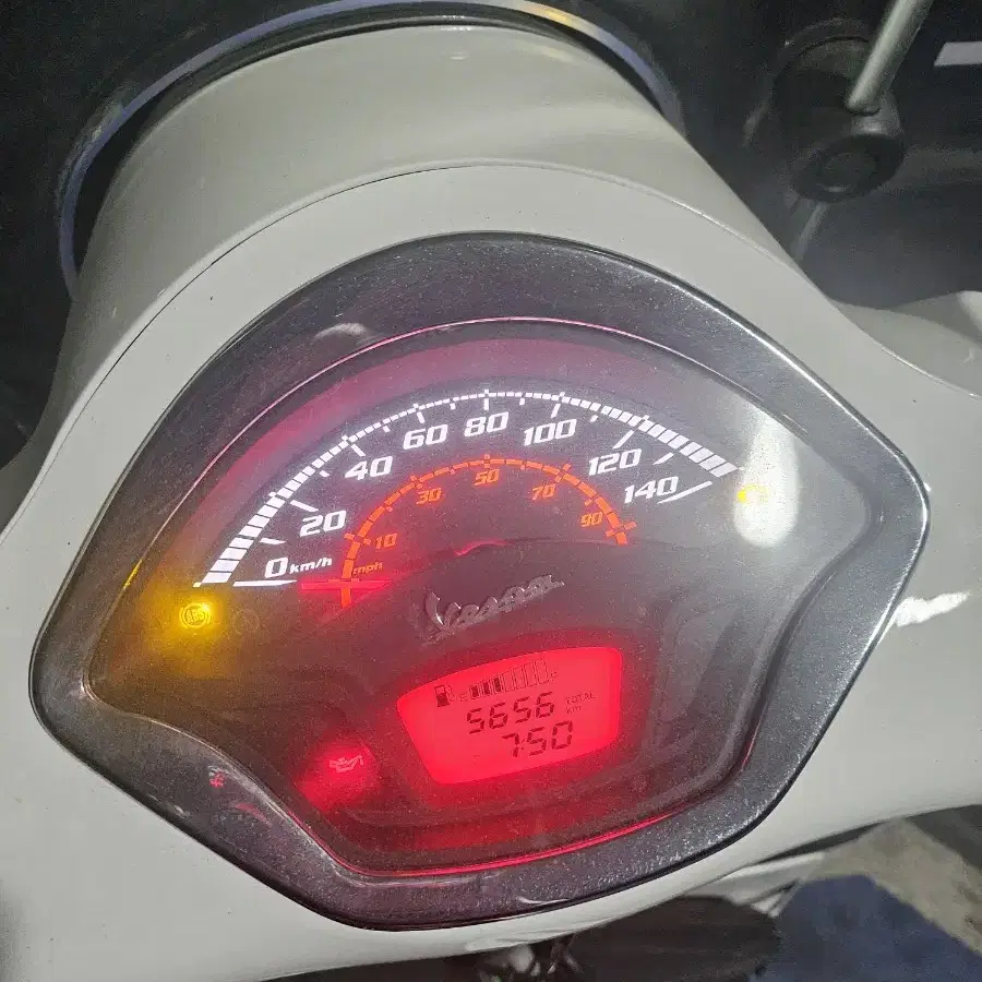 23년식 베스파 gts125 팔아요