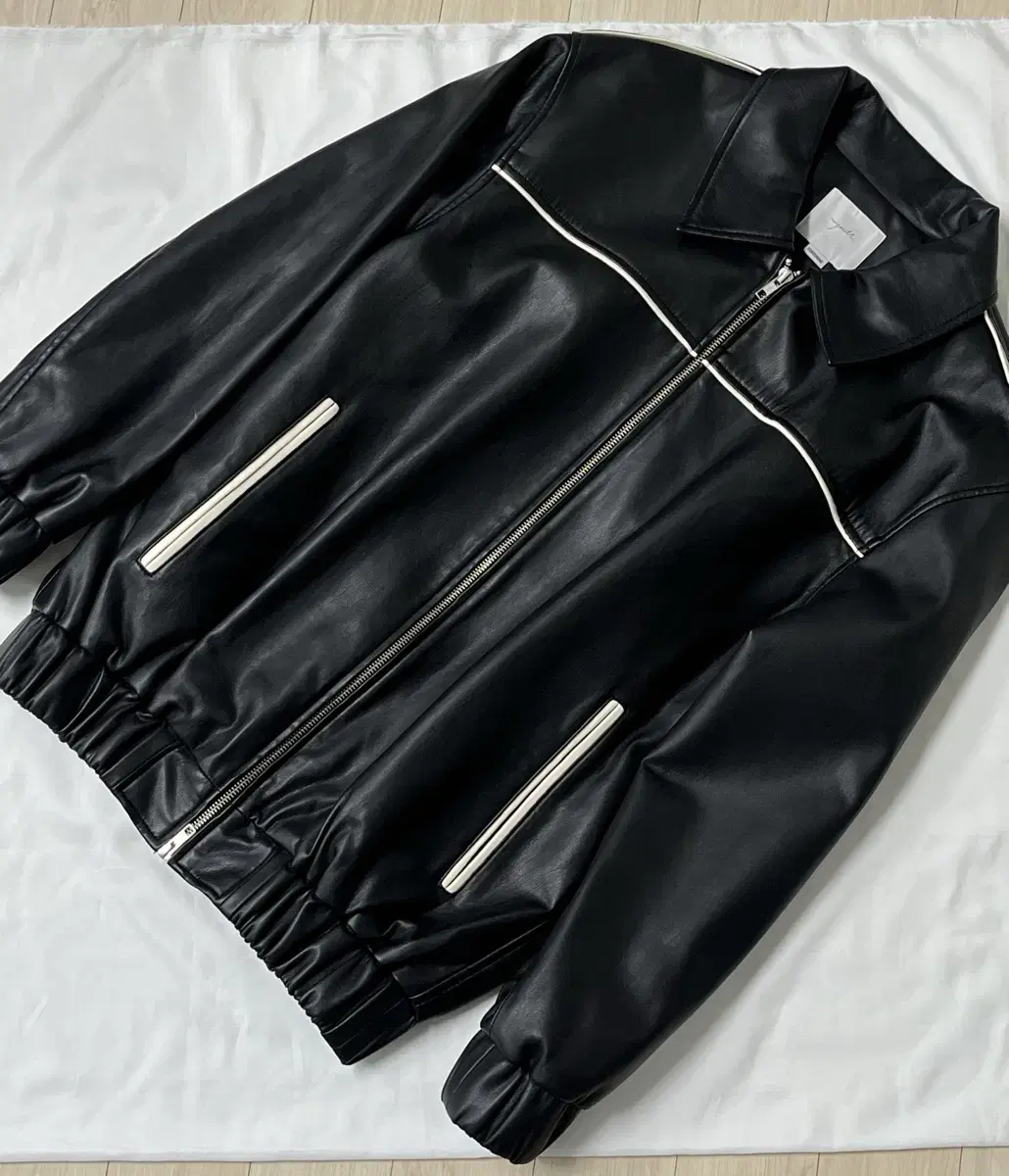 S) 유스(YOUTH) 22FW OVERSIZED FAUX LEATHE