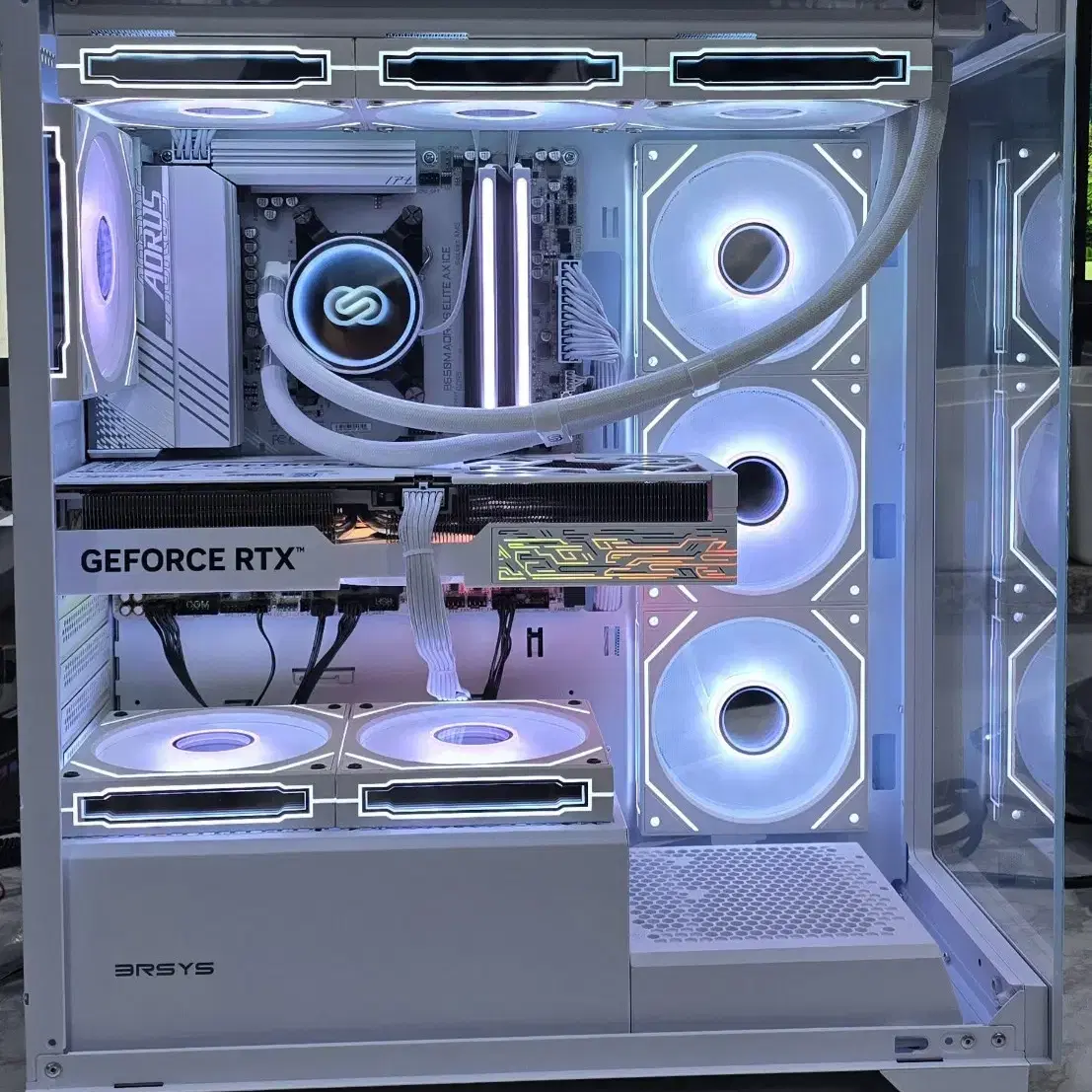 7800x3d, rtx 5070ti 화이트 튜닝pc팝니다