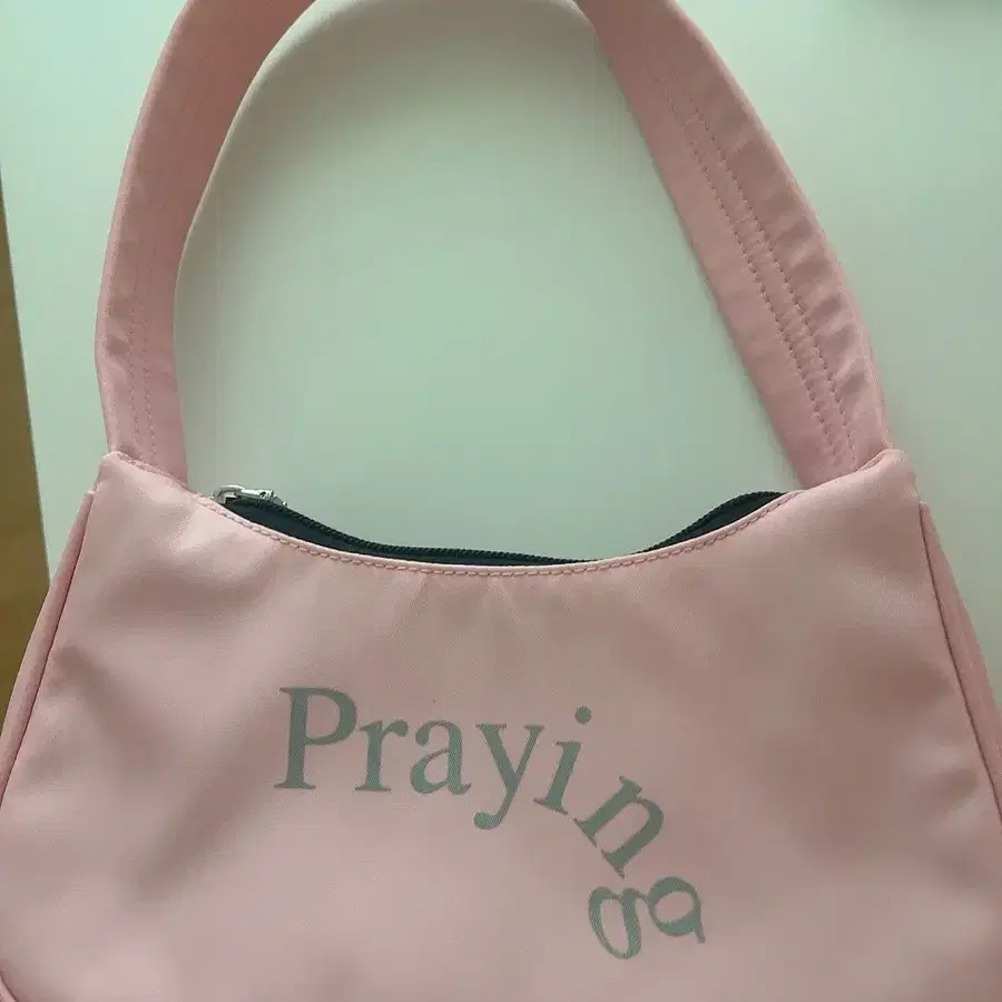 praying 프레잉 가방