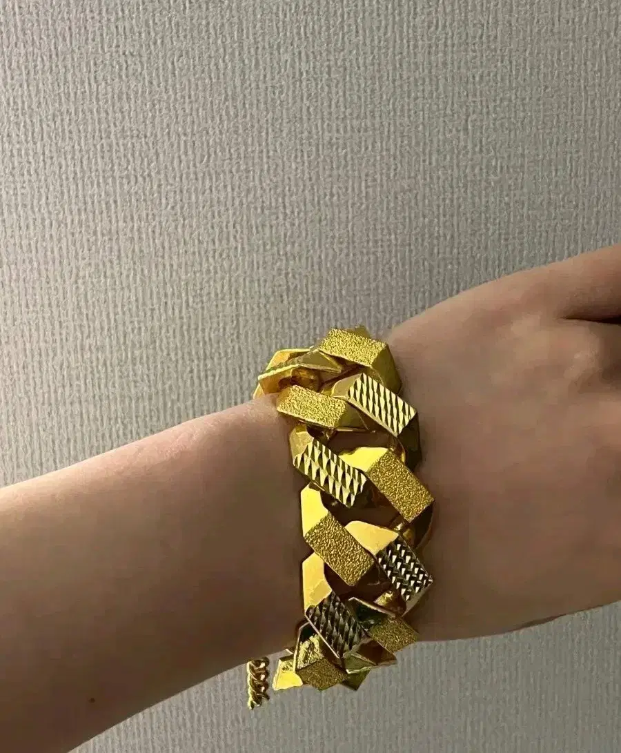 Shop 금팔찌20돈 on Bunjang Global Site - No more Korean account!