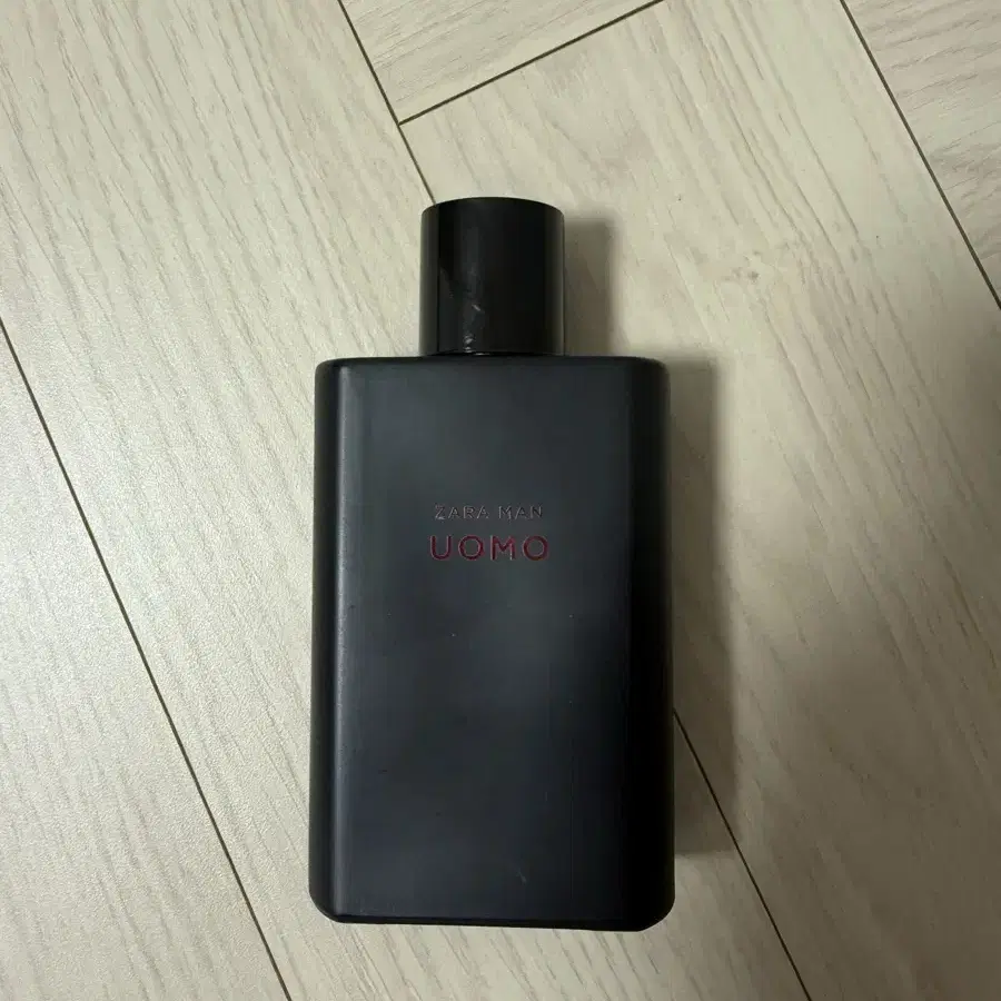 자라 남자 향수 팝니다! 90ml 사용적게한향수