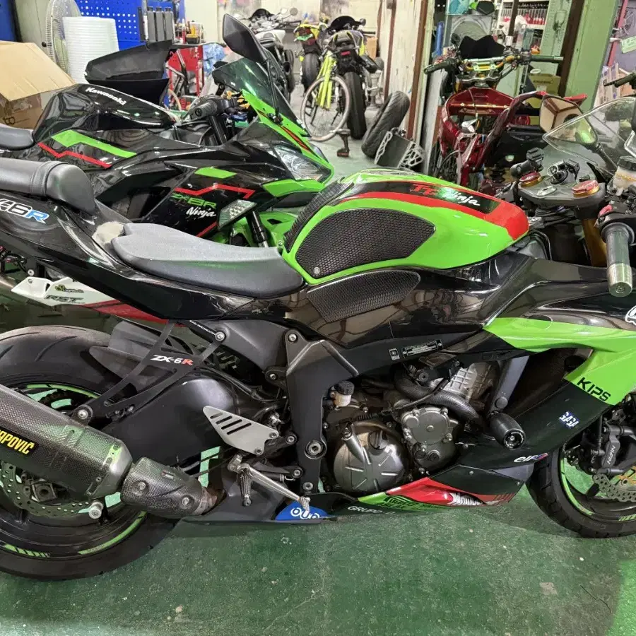 가와사키 ZX-6R