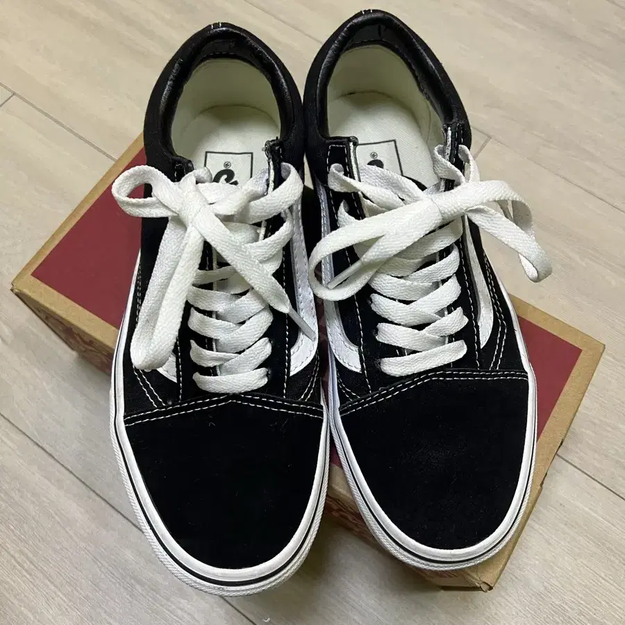 VANS 올드스쿨 22.5 (1회 실내착용)