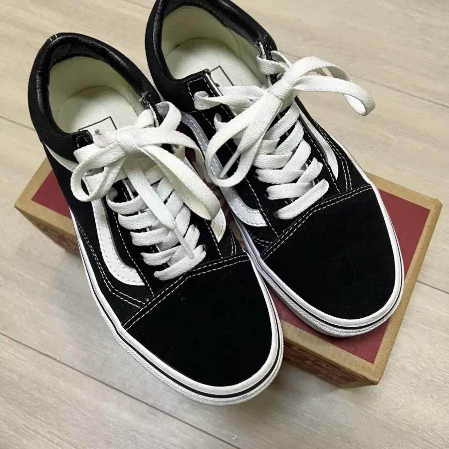 VANS 올드스쿨 22.5 (1회 실내착용)