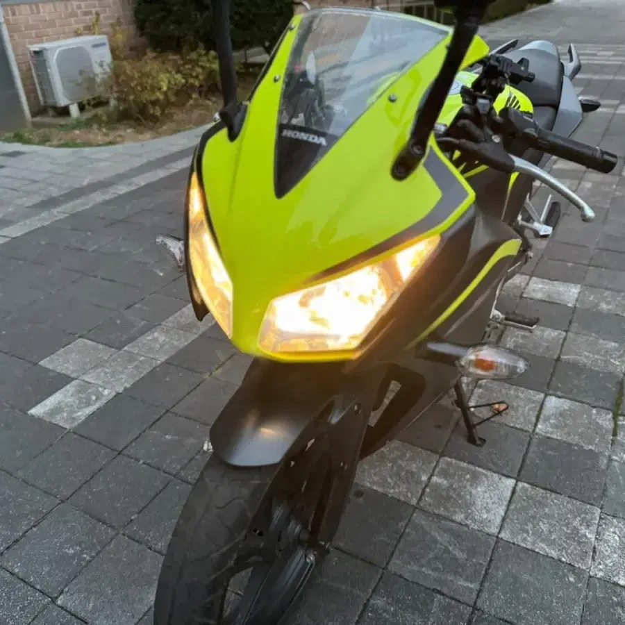 혼다 cbr300r 17년형 짧은키로수 판매합니다