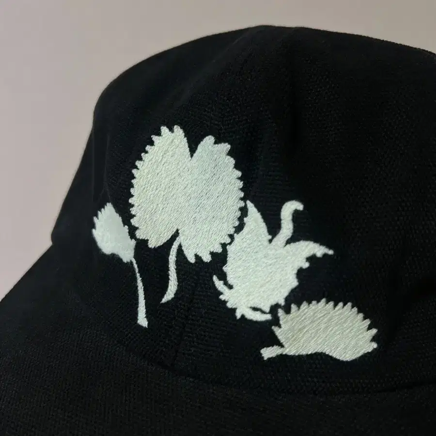 아노니모아노니마 플라워 캡 블랙 Flower embroidered Cap