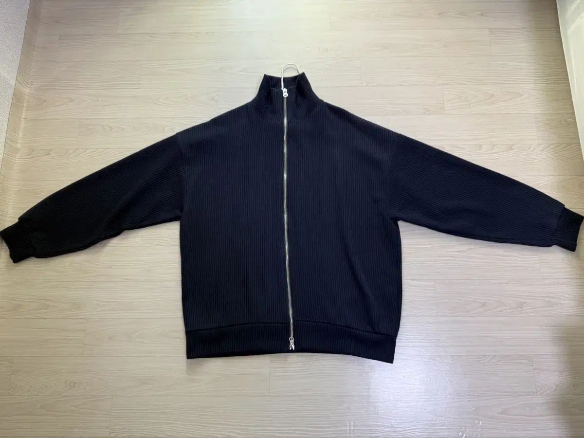 Navy zip-up L 8,000 won Farm