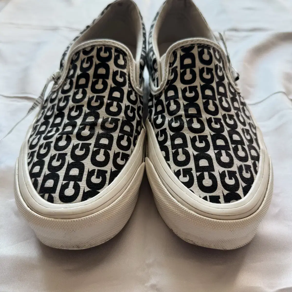 CDG 반스 슬립온 245