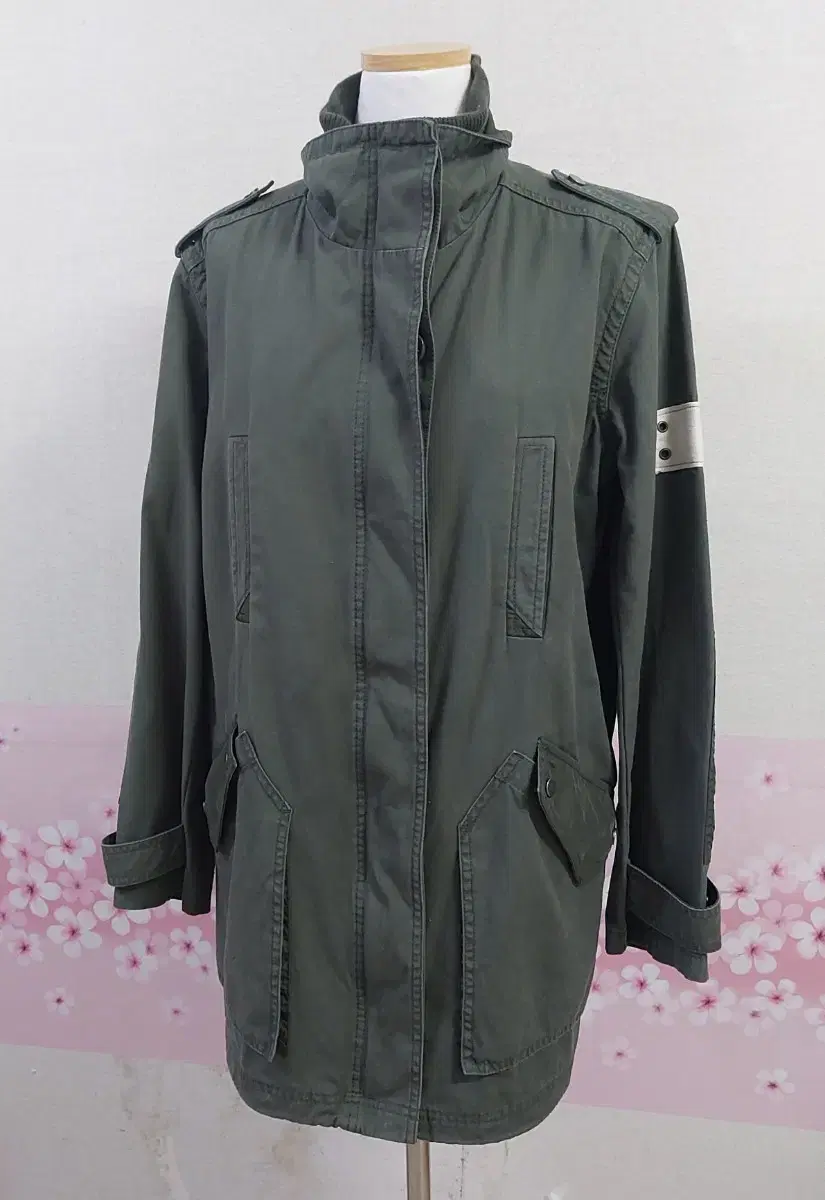 Double-zippered parka 66