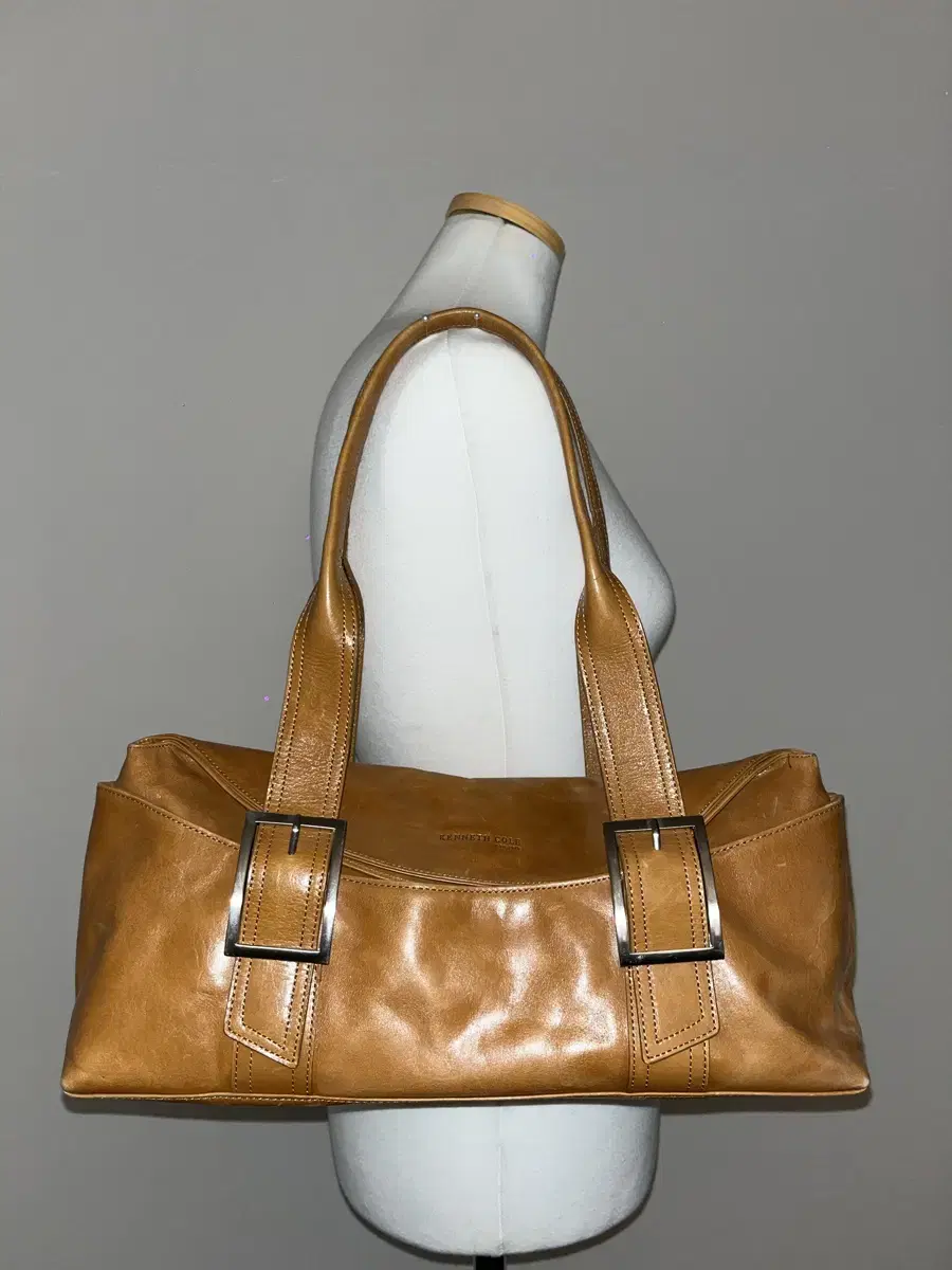 Kenneth cole Caramel Baguette Bag