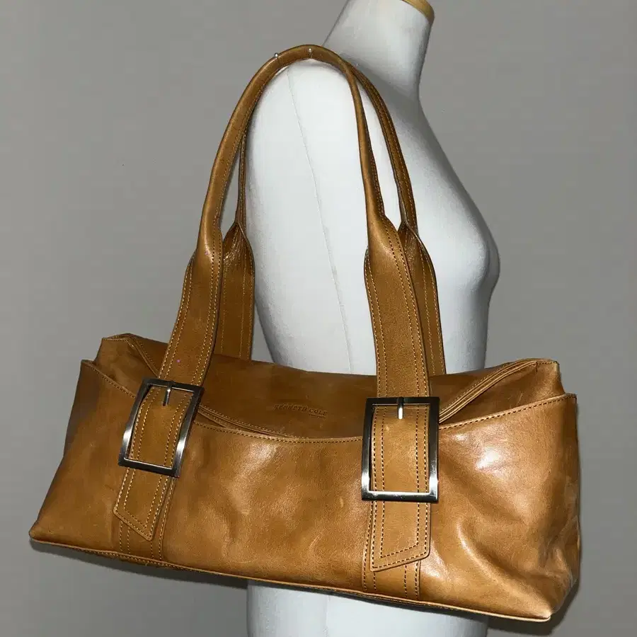 Kenneth cole Caramel Baguette Bag