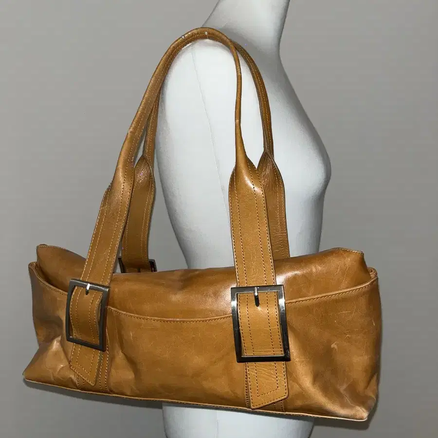 Kenneth cole Caramel Baguette Bag