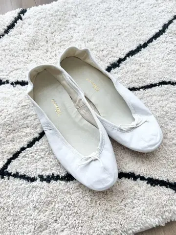 PORSELLI 가죽 발레 슈즈 화이트