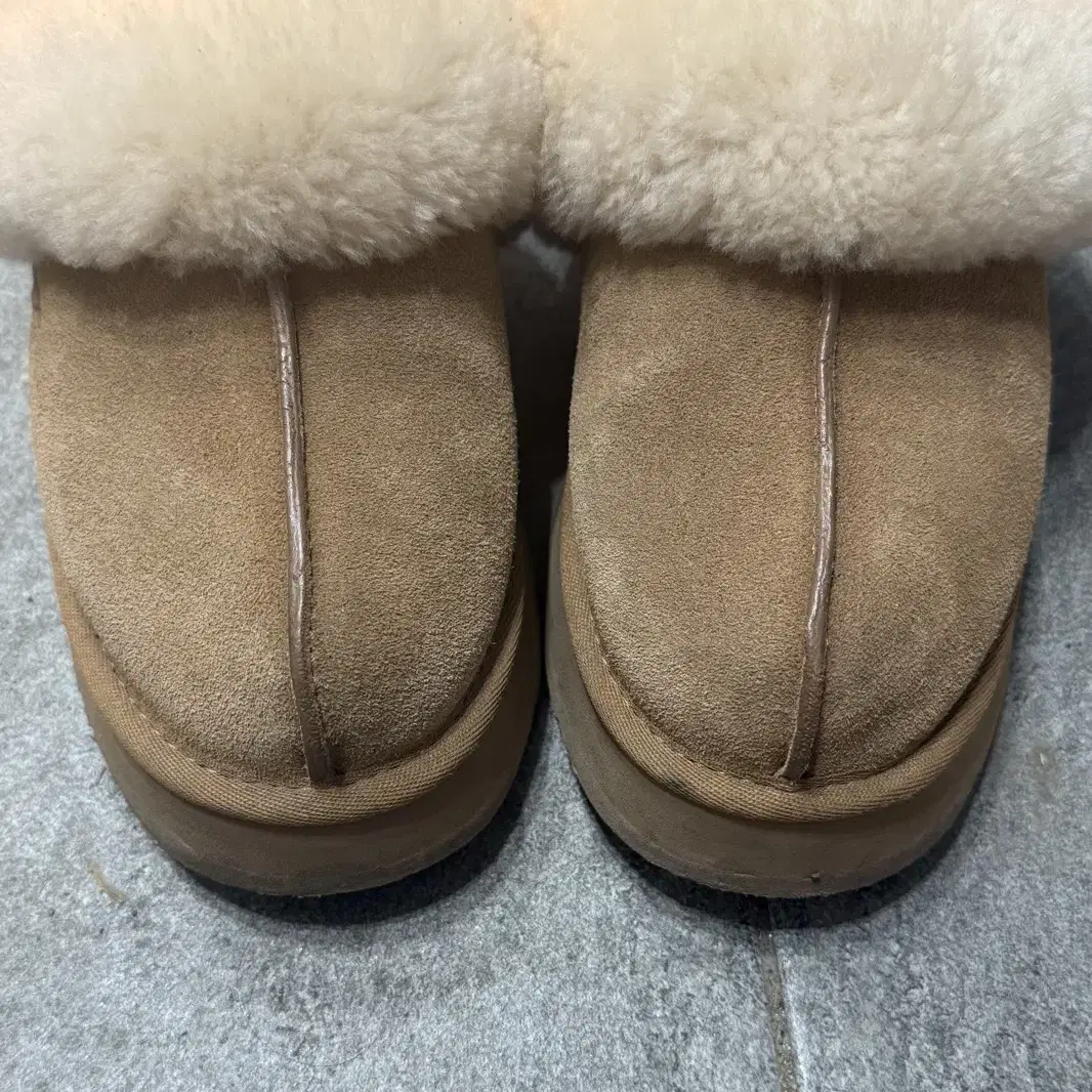 어그 오즈웨어 UGG 230 정품 체스트넛