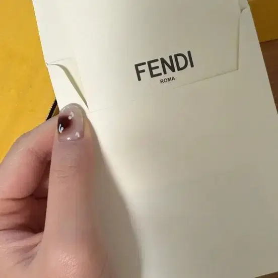 펜디 Fendi 반지갑 새상품 판매합니다 (가격제시, 교신가능)