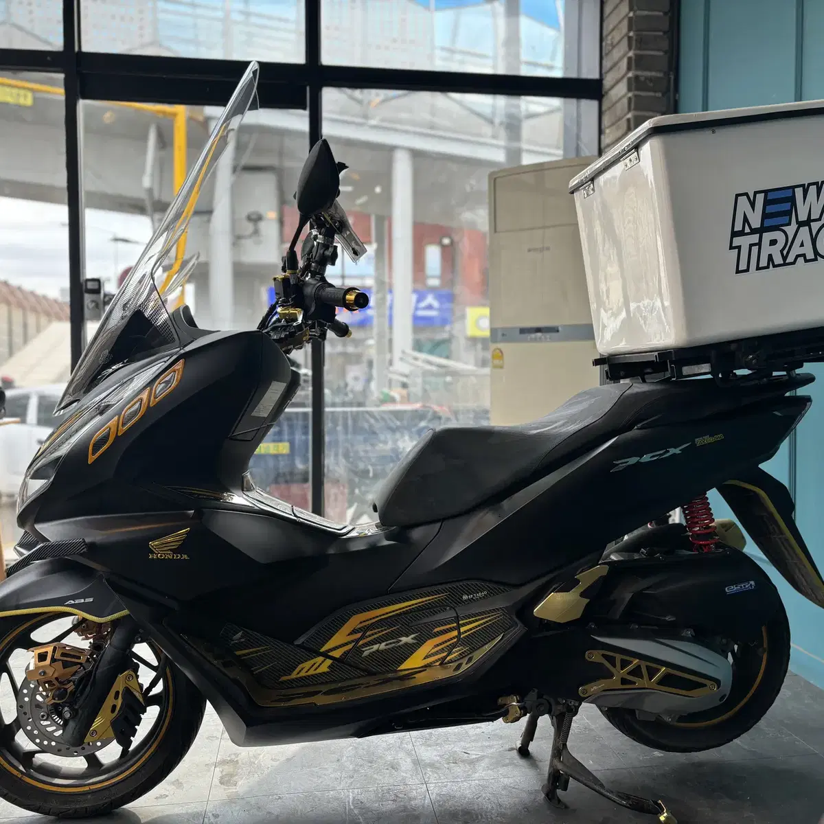 21년식 혼다 pcx125 풀튜닝 판매합니다.