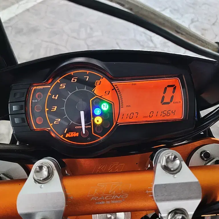 슈퍼모타드 KTM 690 SMC R 판매합니다.2013년/11,564km