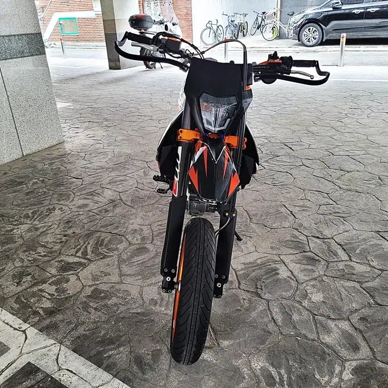 슈퍼모타드 KTM 690 SMC R 판매합니다.2013년/11,564km