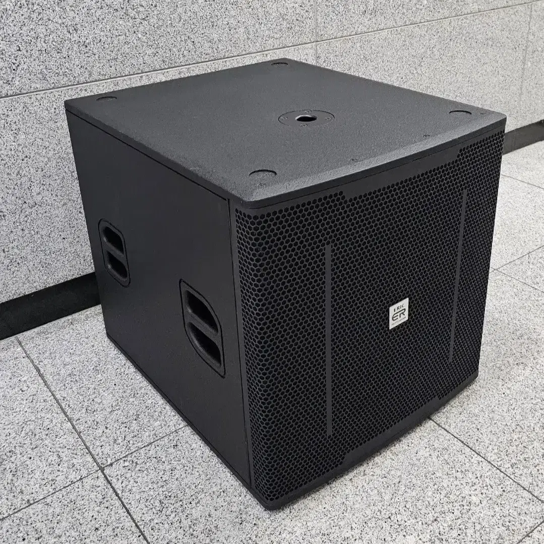 서브우퍼 패시브 에릭제품 입니다... JBL SRX718s와 비교해보세요