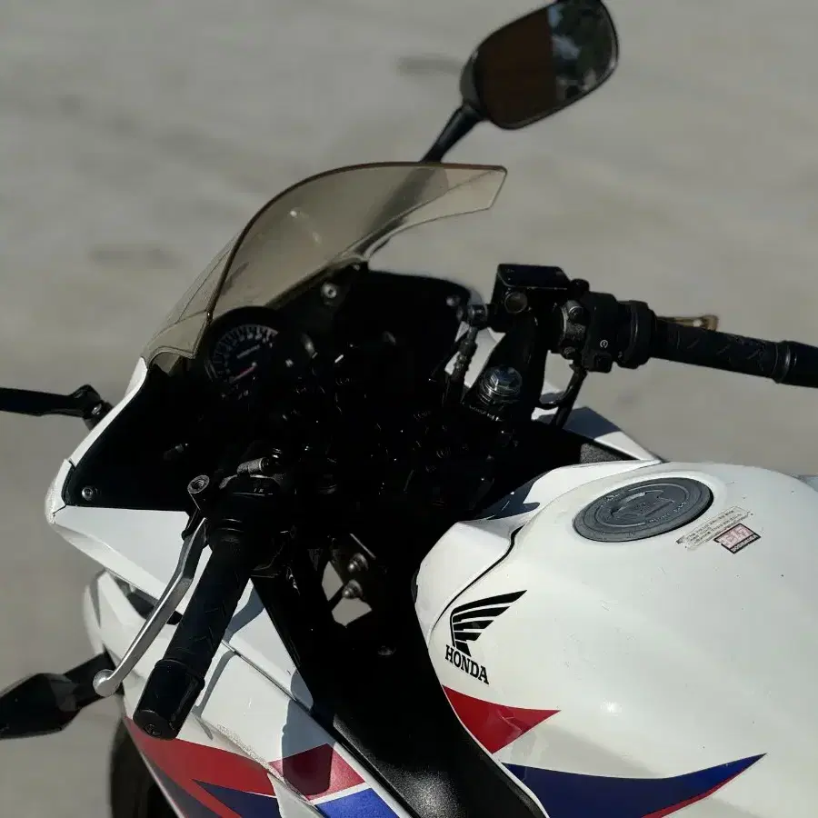 혼다 cbr125cc 14년식 2만키로 착한금액에 판매합니다