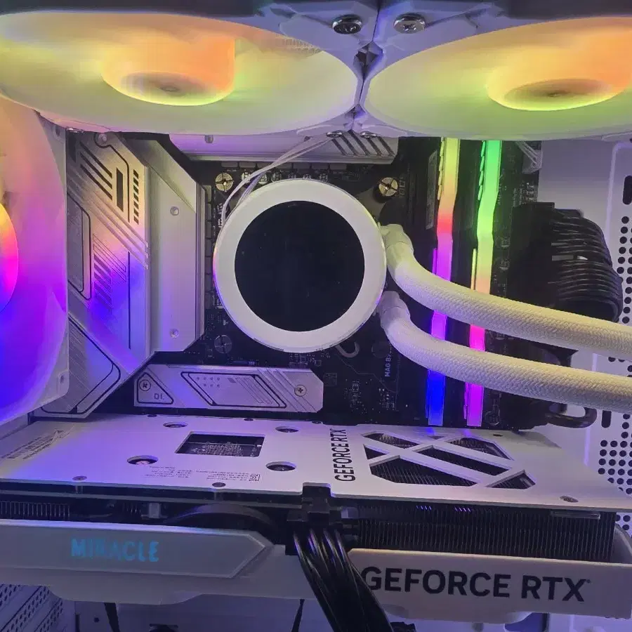 I7-14700KF + RTX 4060Ti 화이트+ B760M