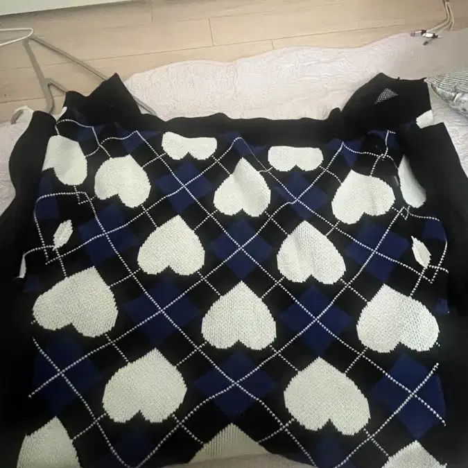 HEART ARGYLE CARDIGAN - BLACK 라퍼 가디건