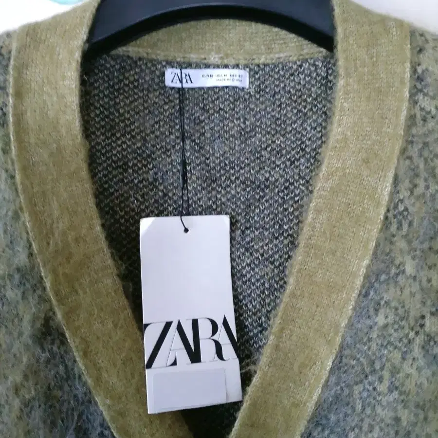 ZARA 브러쉬드 가디건