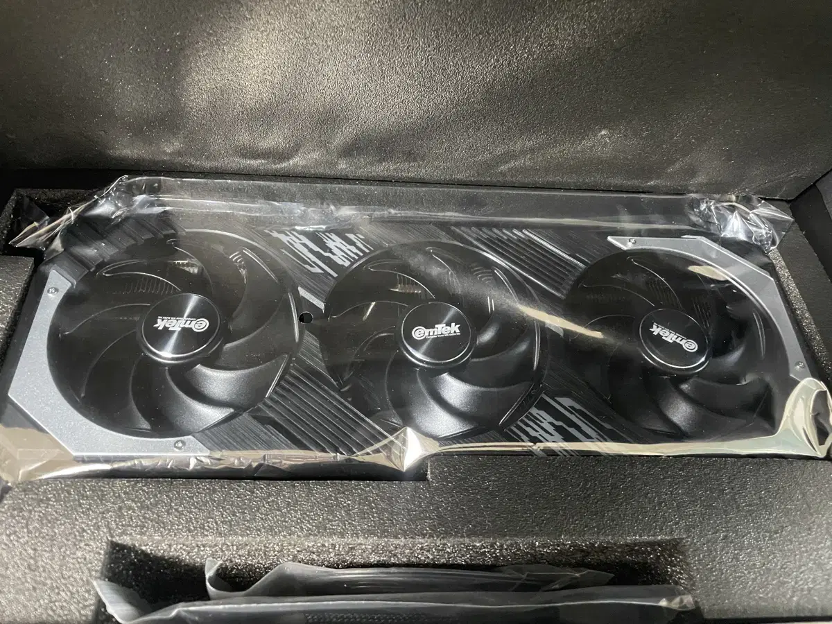 이엠텍 RTX 4070ti 블랙에디션 리퍼 미개봉 판매