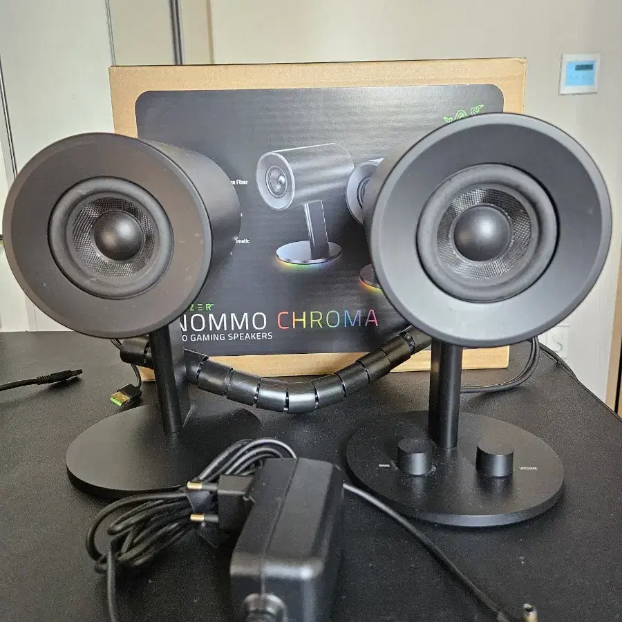 레이저 Razer nommo chroma 판매합니다